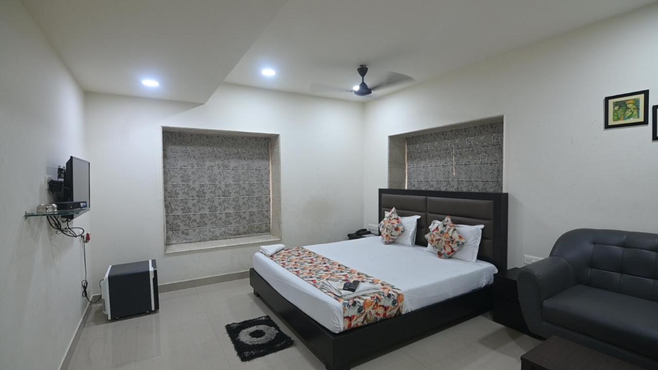 Nk7 Guest House Calcutta Eksteriør billede