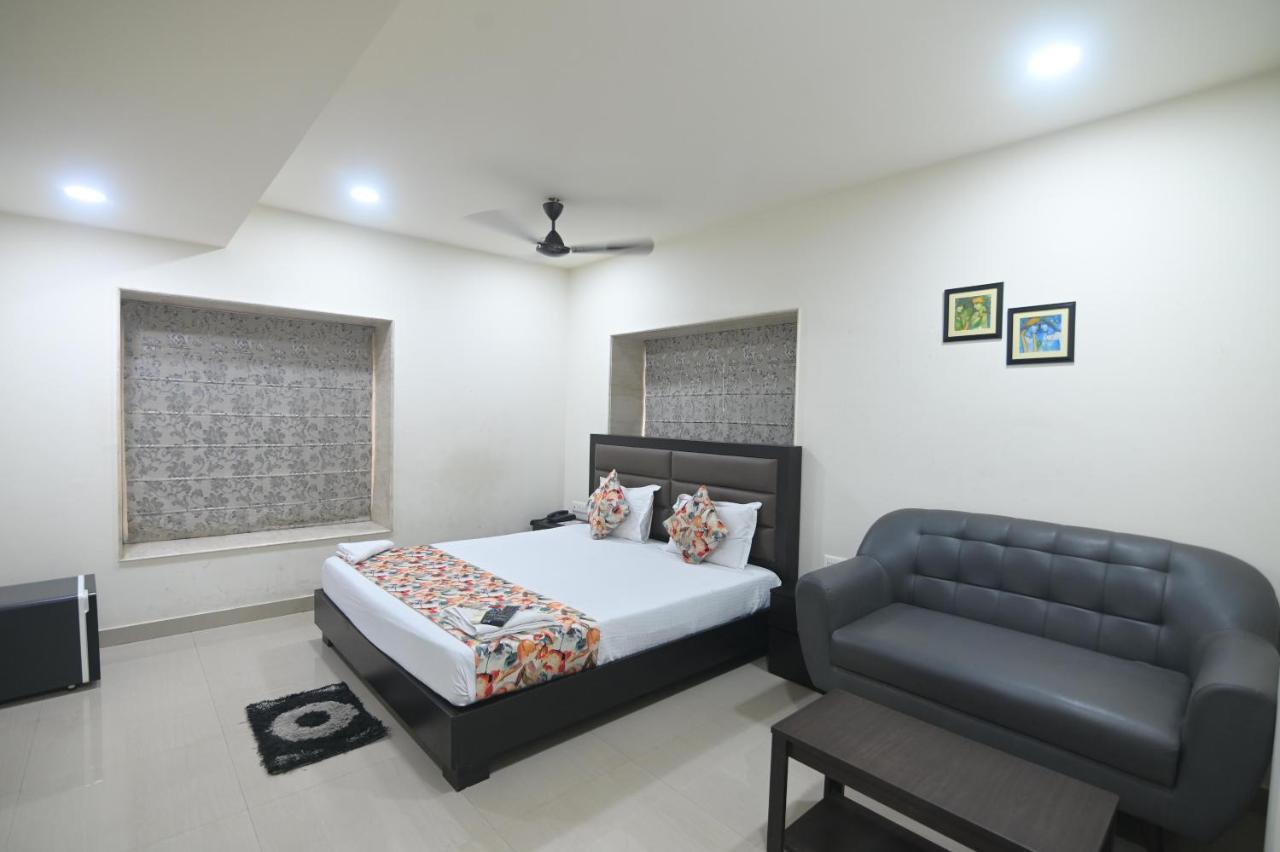 Nk7 Guest House Calcutta Eksteriør billede